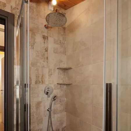 Elena Corfu In Doukádes